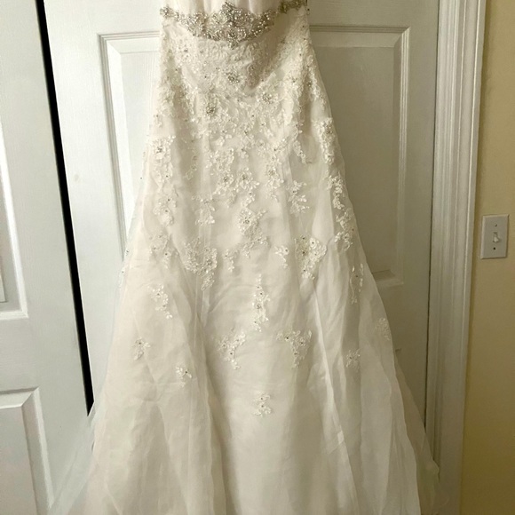 David’s Bridal NWT Sample Ivory Wedding Gown - Picture 5 of 14